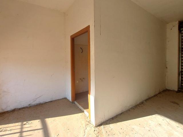 #24330 Negozio al grezzo con corte esclusiva e cantina  (sub 1) in vendita - foto 4