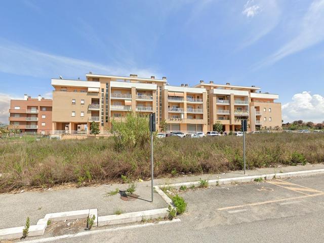 #24330 Negozio al grezzo con corte esclusiva e cantina  (sub 1) in vendita - foto 10