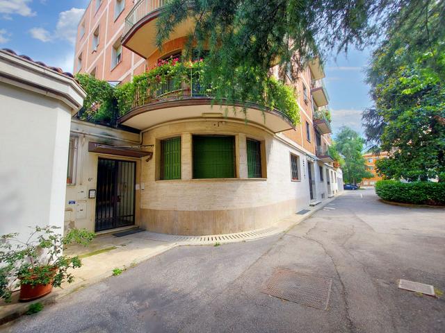 Studi privati in vendita
