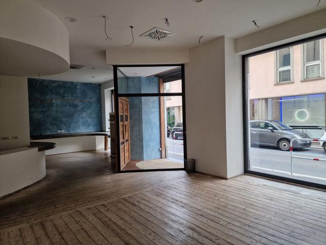 Negozi in vendita