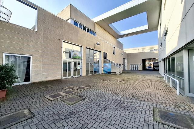 #25126 Laboratorio con quattro posti auto in vendita - foto 1