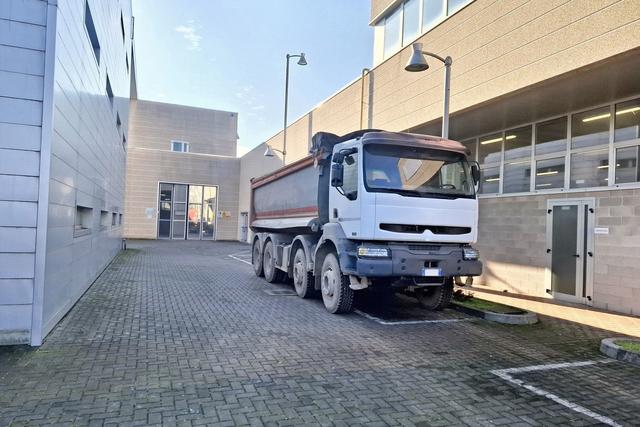 #25126 Laboratorio con quattro posti auto in vendita - foto 9