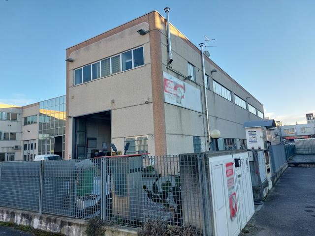 #25271 Capannone artigianale con area esterna in vendita - foto 1