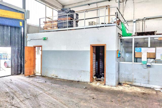 #25490 Capannone industriale con area esterna di pertinenza in vendita - foto 4