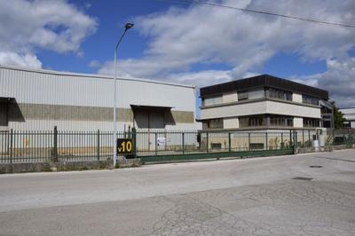 Con servizi in vendita