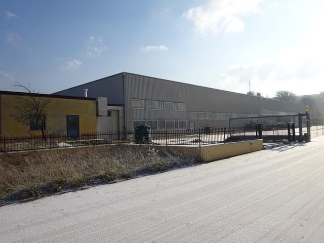 #3406 Palazzina uffici con capannone e terreni limitrofi in vendita - foto 4