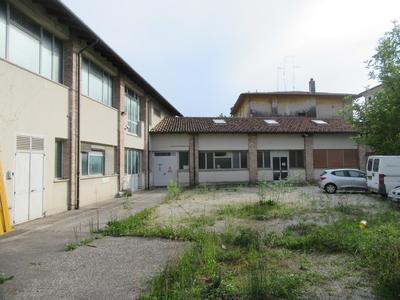 Con servizi in vendita