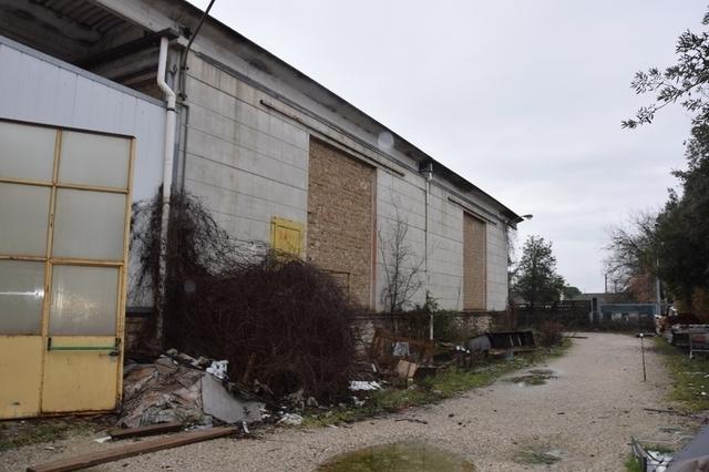 #4414 Capannone su due livelli con uffici e corte in vendita - foto 2