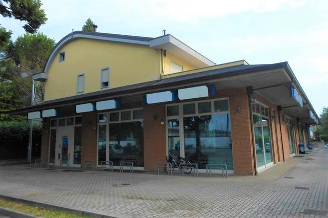 #4613 Negozio grezzo piano terra e posto auto in vendita - foto 2