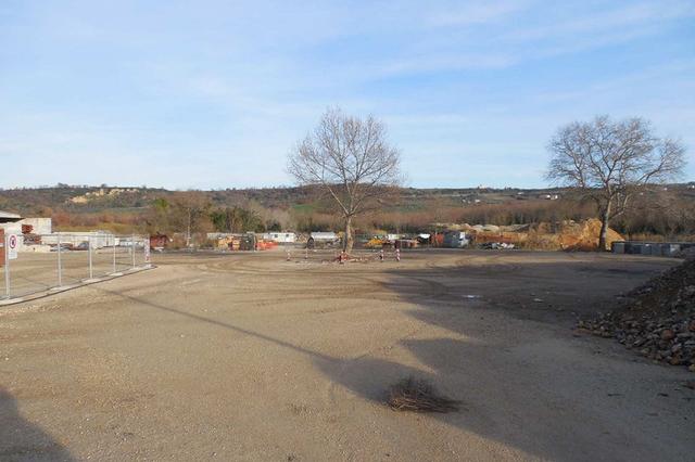 #4742 Piazzale adibito a deposito materiale di 3.870 mq in vendita - foto 2
