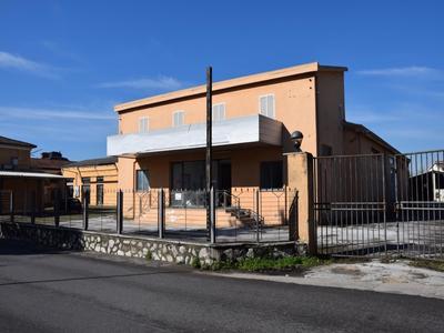 Complessi commerciali in vendita