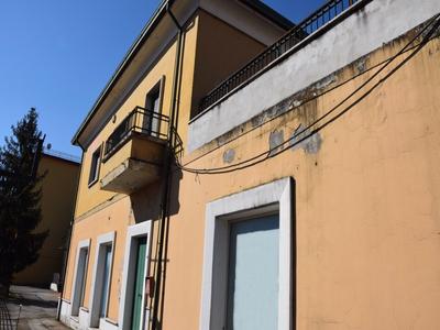Complessi commerciali in vendita