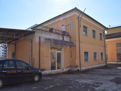 Complessi commerciali in vendita