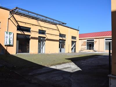Complessi commerciali in vendita