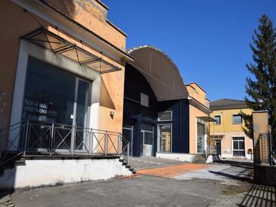 Complessi commerciali in vendita