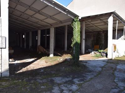 Complessi commerciali in vendita