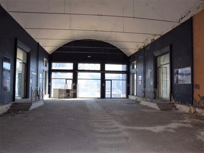 Complessi commerciali in vendita