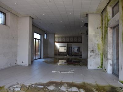 Complessi commerciali in vendita