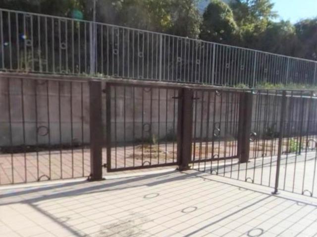 #5819 Negozio al grezzo arretrato con lastrico solare in vendita - foto 12