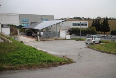 Con servizi in vendita