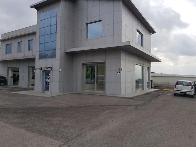 #6829 Uffici con appartamento più showroom in vendita - foto 1