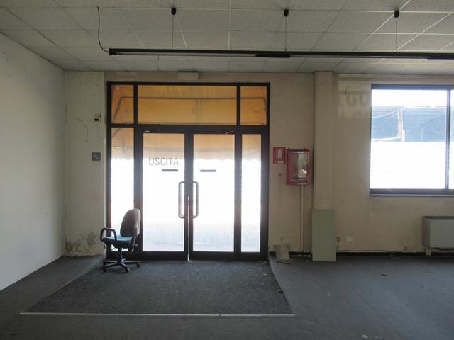 #7697 Locale commerciale di 835 mq in vendita - foto 2