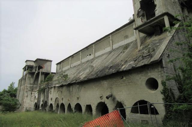 #8189 Area edificabile con ex cementificio in vendita - foto 2