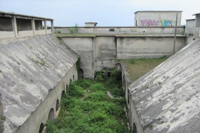 #8189 Area edificabile con ex cementificio in vendita - foto 8