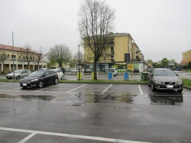 #8555 Area urbana ad uso parcheggio e verde in vendita - foto 2