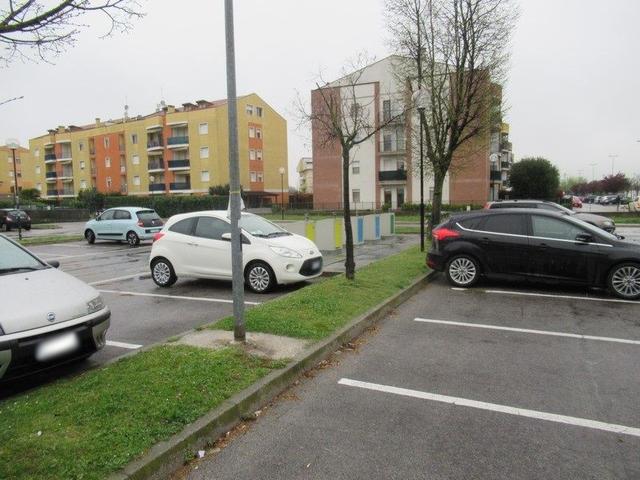 #8555 Area urbana ad uso parcheggio e verde in vendita - foto 3