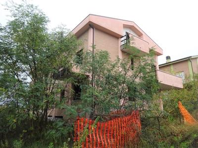 Palazzi in vendita