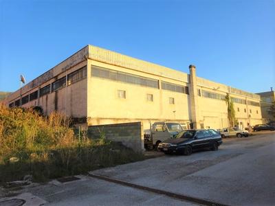 Complessi commerciali in vendita