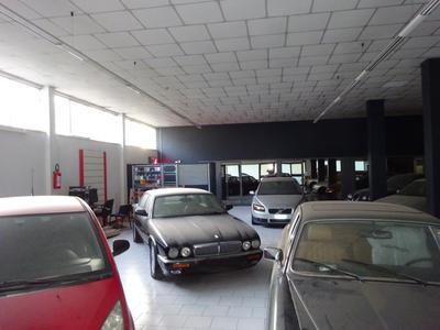 Complessi commerciali in vendita