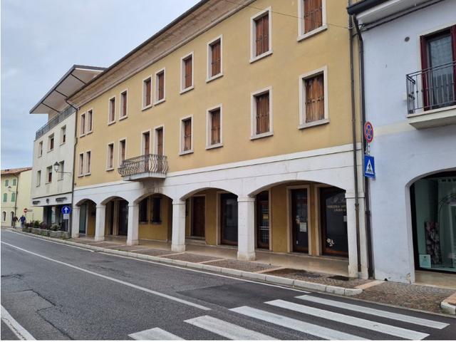 #8832 Negozio al piano terra in vendita - foto 2
