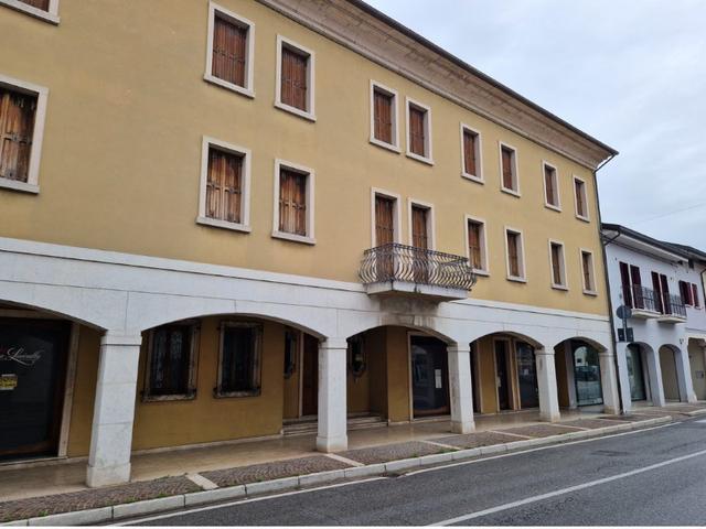 #8832 Negozio al piano terra in vendita - foto 3