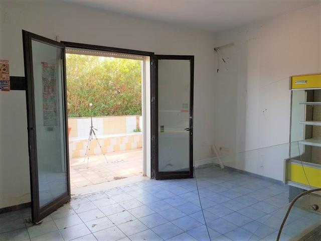 #9720 Locale commerciale in villaggio polifunzionale (sub 303) in vendita - foto 3