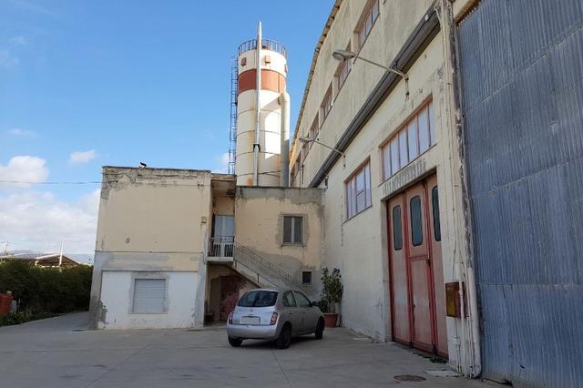 #9780 Capannone con blocco uffici e blocco servizi in vendita - foto 12