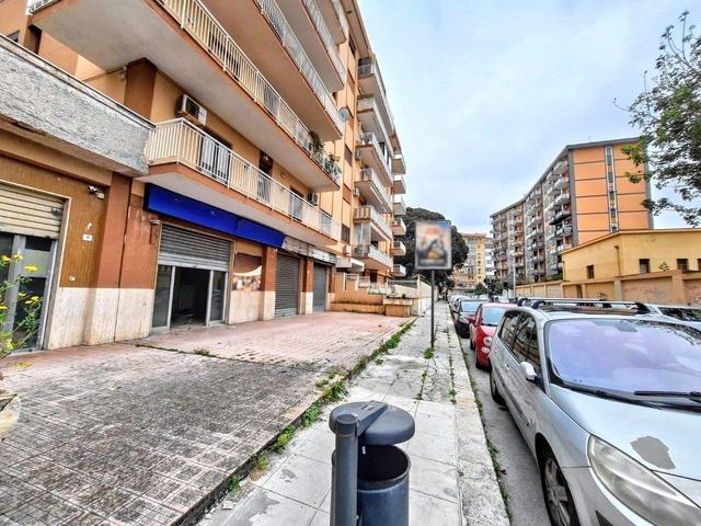 Negozi in vendita