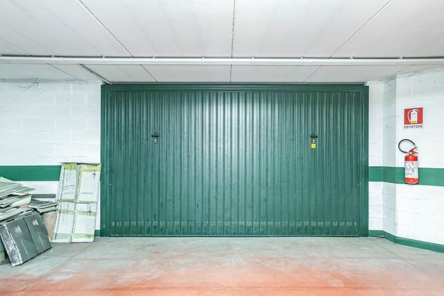 Garage in vendita