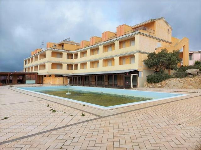 #12269 Albergo con piscina e pertinenze in vendita - foto 1