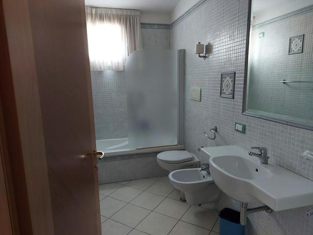 #12269 Albergo con piscina e pertinenze in vendita - foto 2
