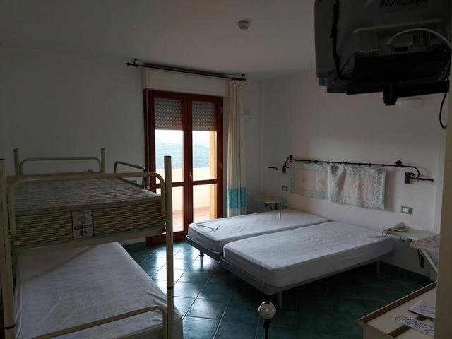 #12269 Albergo con piscina e pertinenze in vendita - foto 3