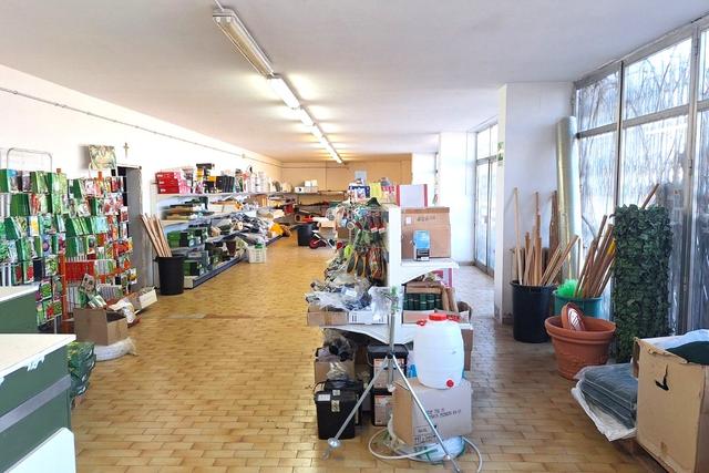 Magazzini in vendita