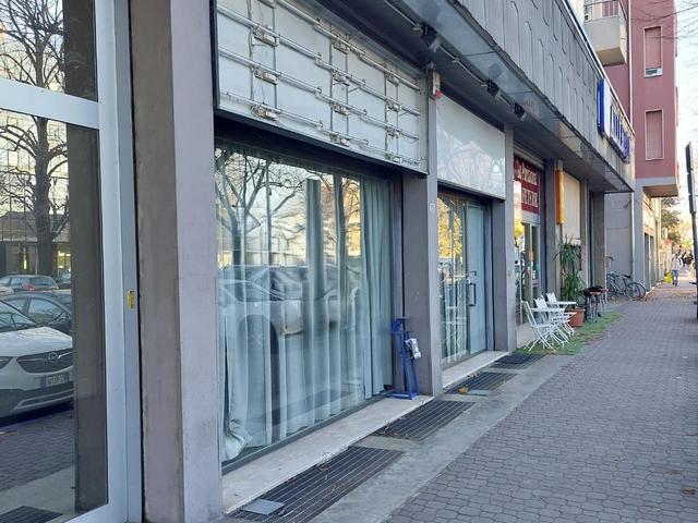 #25269 Locale commerciale in zona semiperiferica in vendita - foto 3