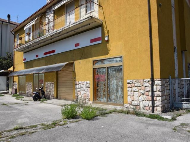Complessi commerciali in vendita