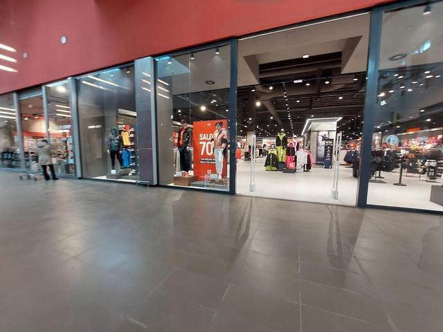 #25530 Locale commerciale a reddito in centro commerciale in vendita - foto 1