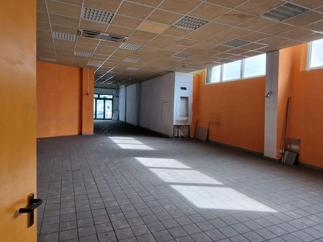 #2537370 Ampio negozio in zona centrale in vendita - foto 10