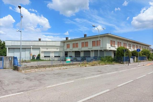 #15887 Complesso industriale con uffici e terreno in vendita - foto 1