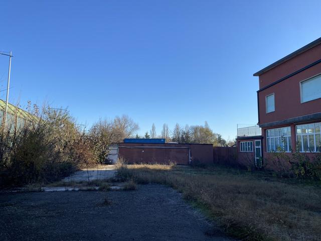 #2537940 Due uffici con ampio piazzale comune in vendita - foto 2