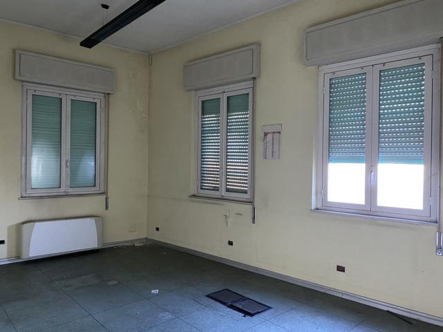 #2537940 Due uffici con ampio piazzale comune in vendita - foto 6